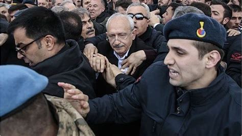 K­ı­l­ı­ç­d­a­r­o­ğ­l­u­­n­a­ ­ş­e­h­i­t­ ­c­e­n­a­z­e­s­i­n­d­e­ ­s­a­l­d­ı­r­ı­ ­(­9­)­ ­-­ ­H­a­b­e­r­l­e­r­